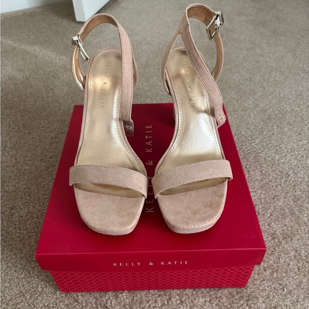 Kelly & Katie Women's Tan Sandals